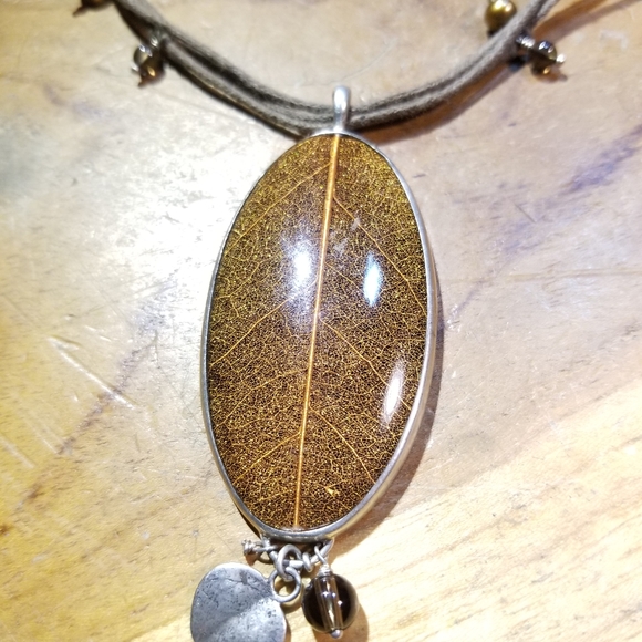 Indonesia 925 Resin Leaf Pendant - Picture 4 of 10